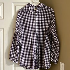 Long sleeve button shirt with a pocket, medium